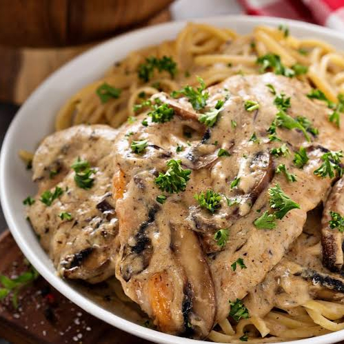 PASTA CON POLLO & CHAMPIÑONES EN CREMA