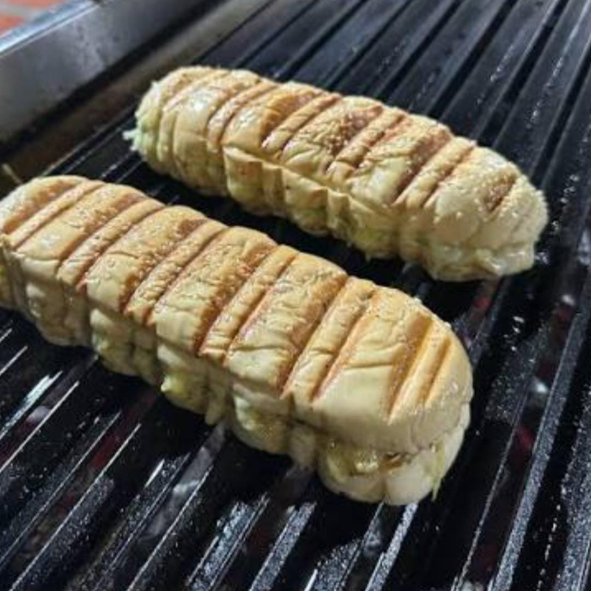 Perro Caliente Gratínado + Papas