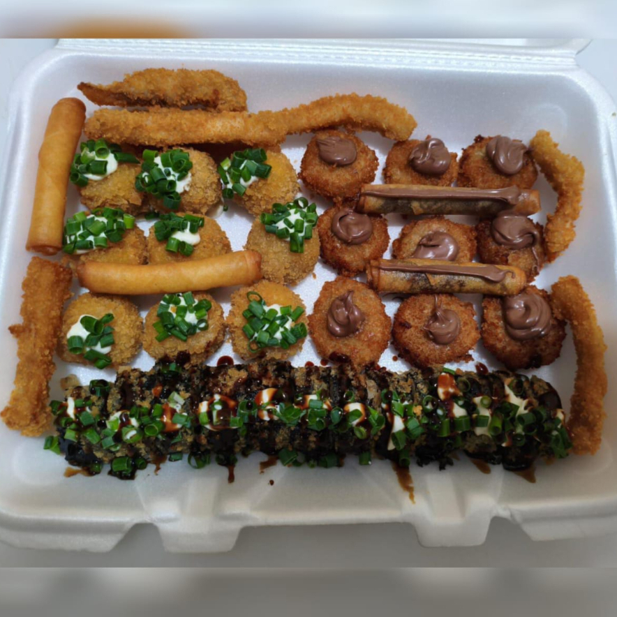Combo para 2 pessoas - 10 unidades de Hot, 3 Harumaki de queijo, 3 Harumaki de Chocolate ao Leite, 9 Bolinhas de peixe, 6 Iscas de Tilápia, 9 bananas empanadas com Chocolate ao Leite