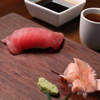 NIGIRI TUNA