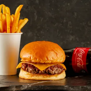 Sencilla con Papas y Refresco