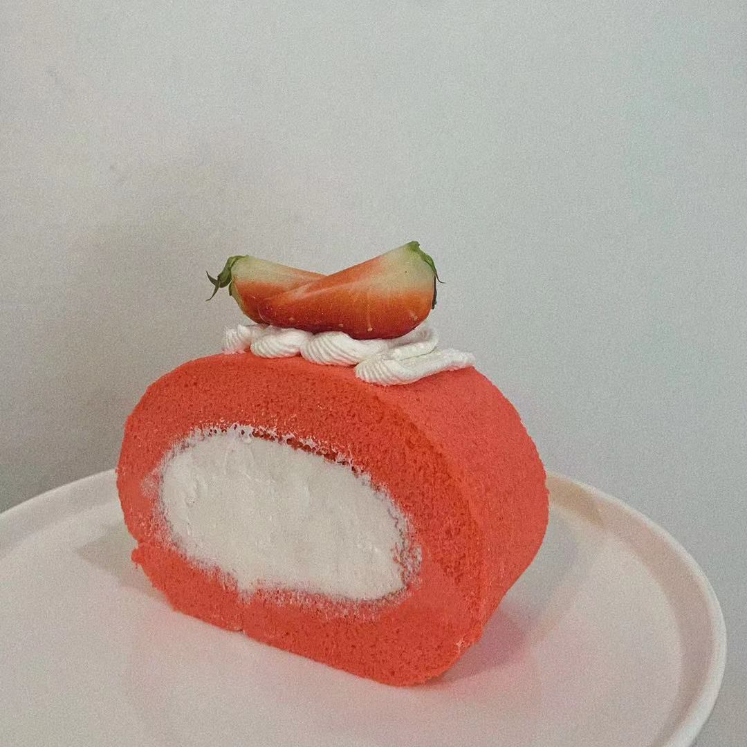 Swiss cake roll strawberry
