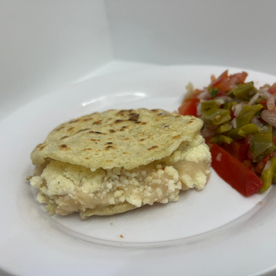 Gordita de Frijoles con Queso