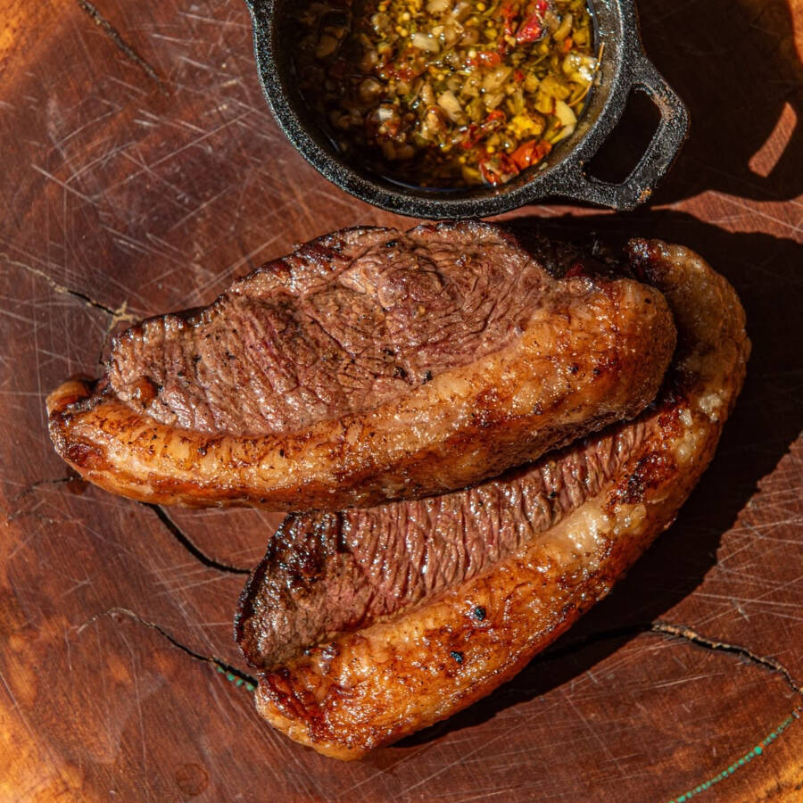 Acompanhamento: Baião de dois, Salada, Tropeiro e Farofa