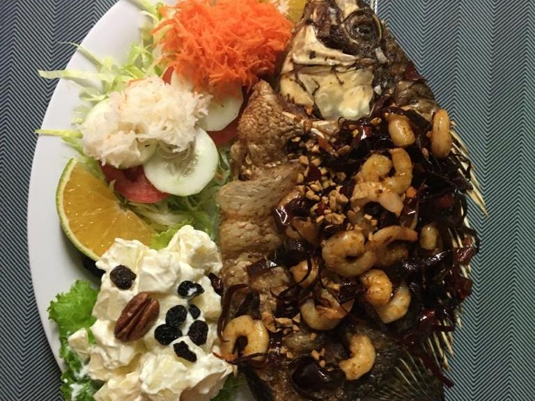 Mojarra con Camarones al Ajilo