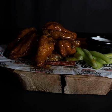 Alitas con Salsa de Varios Sabores