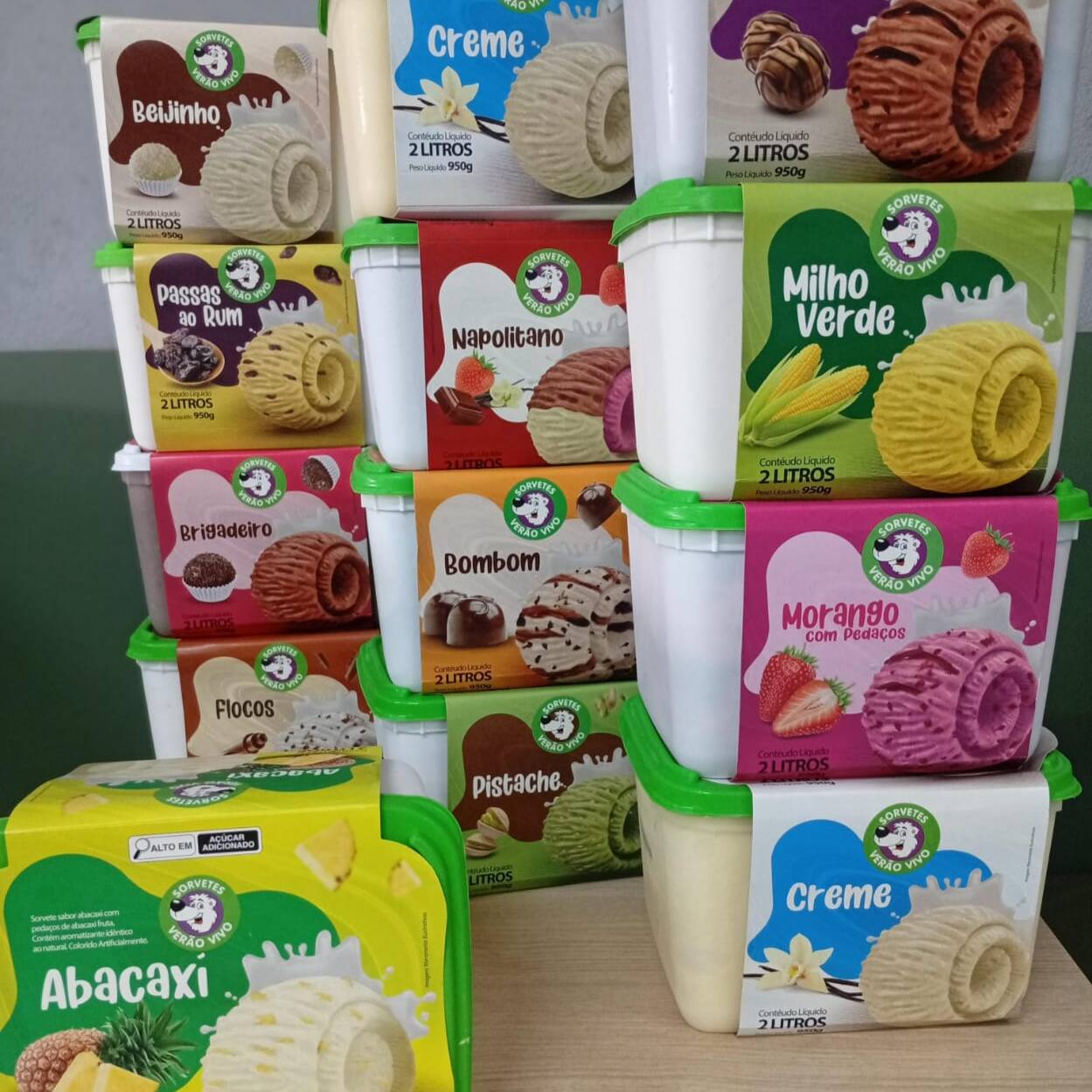 Escolha 3 potes de 2l entre os 5 sabores abaixo e aproveite para curtir o dia do Sorvete