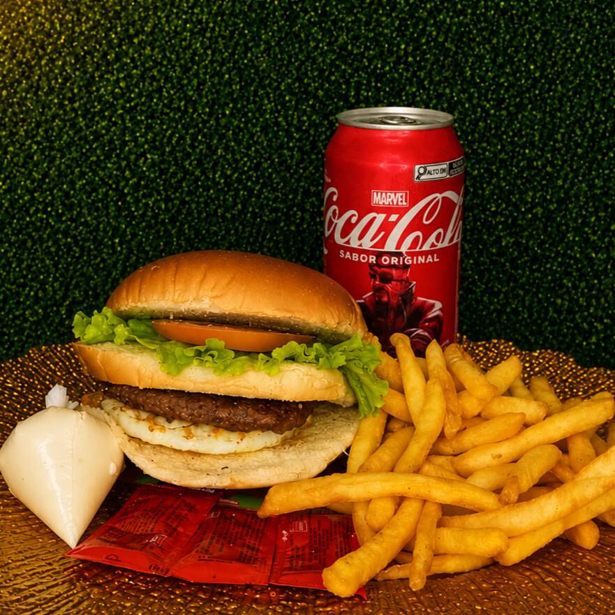 Pão, Carne, Ovo, Alface, Tomate, Milho, Batata Palha. 200g de Batata Frita. Coca Lata
