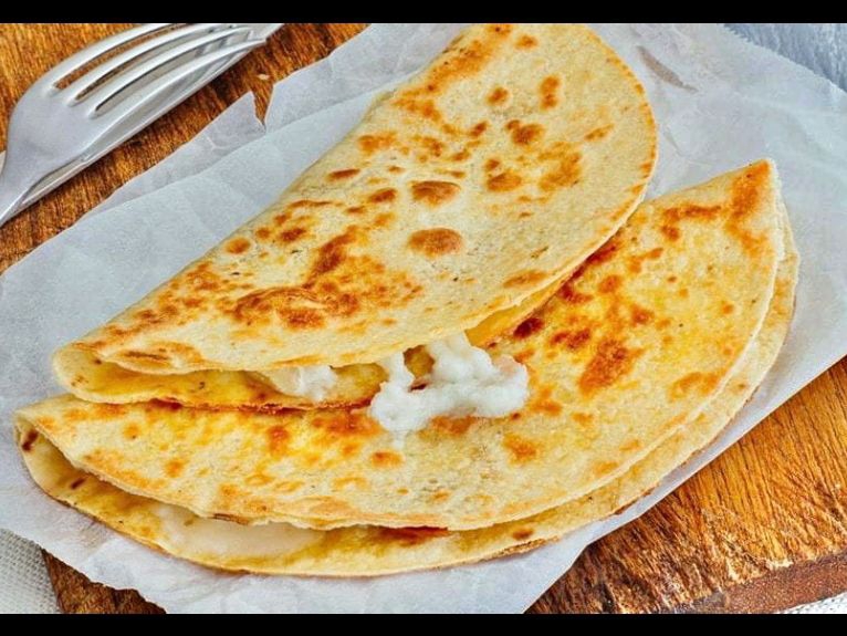 Quesadilla-Birria con tortilla de Harina