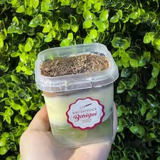 Uma camada de Uvas Verdes, Creme de Ninho, Coberto por Chocolate 40%