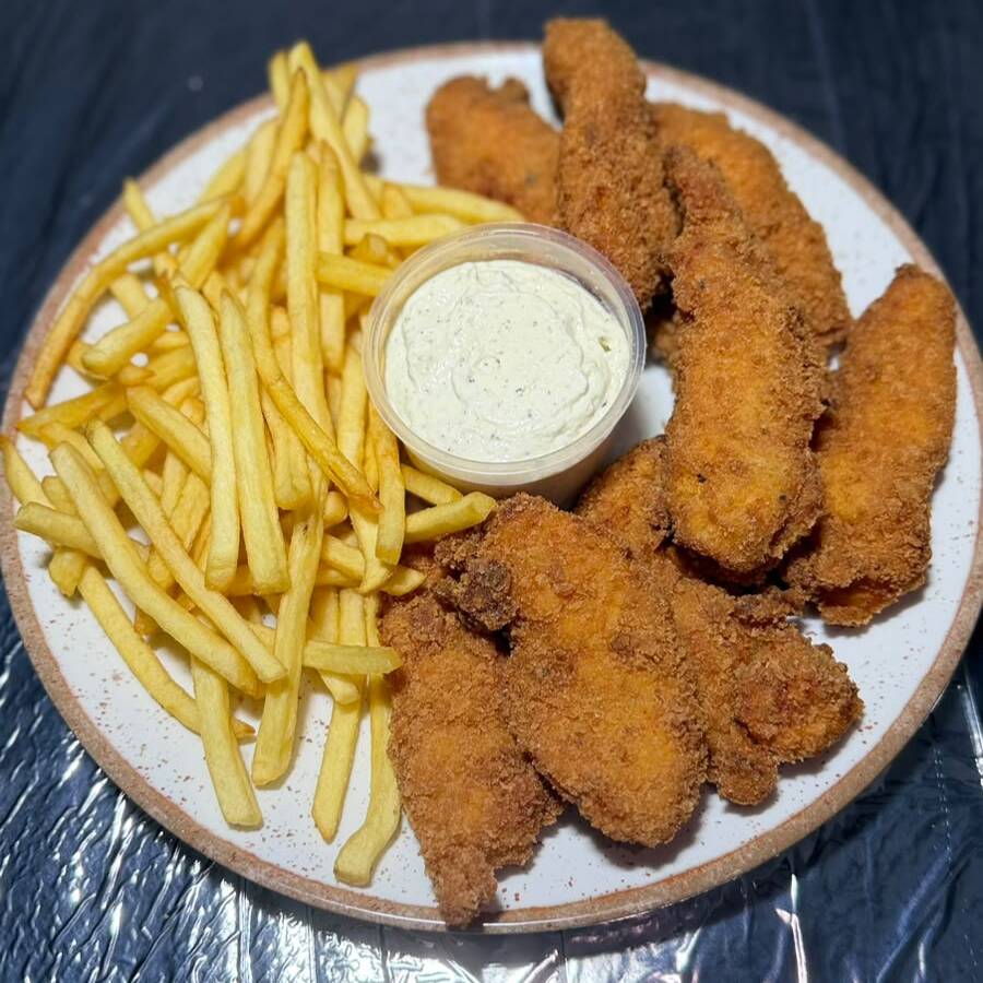 40 Tiras de Frango + Batata + 4 Molhos. acompanha catchup.