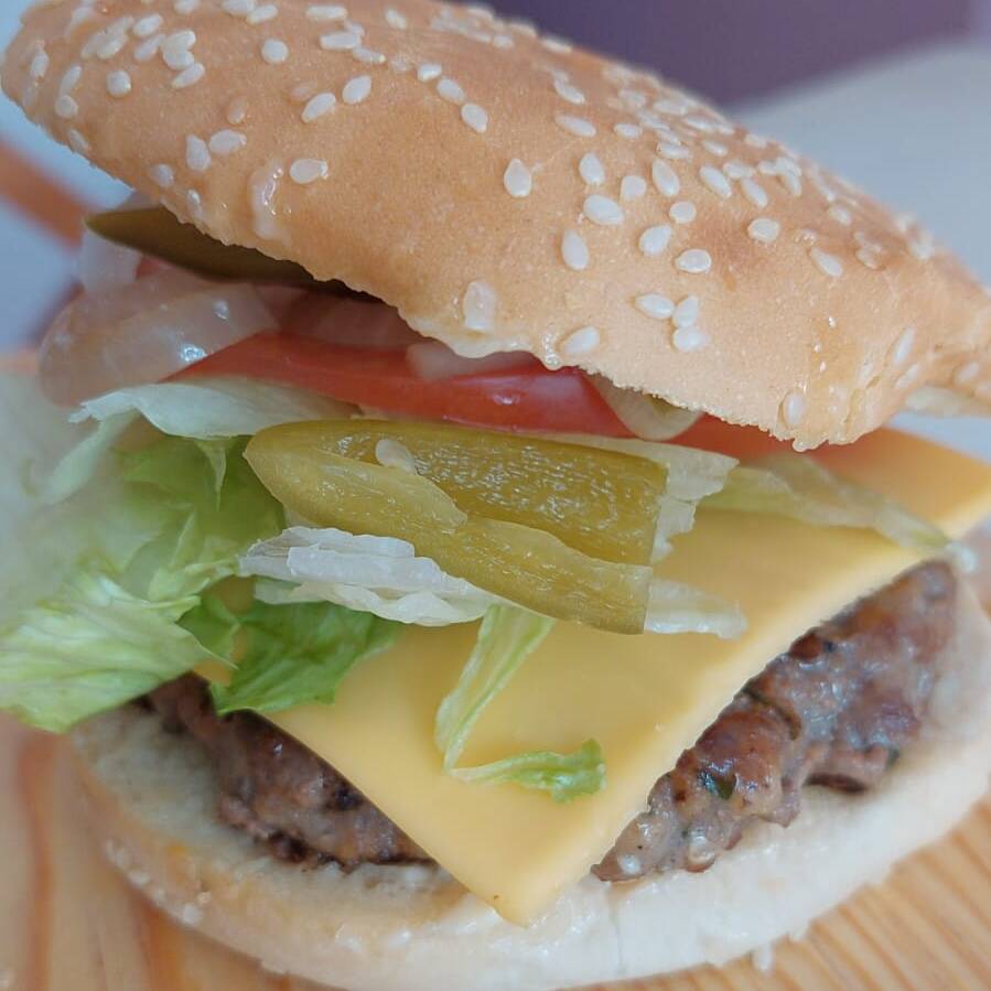 HAMBURGUESA DE RES 150 Gr con Papas CARNE CASERA