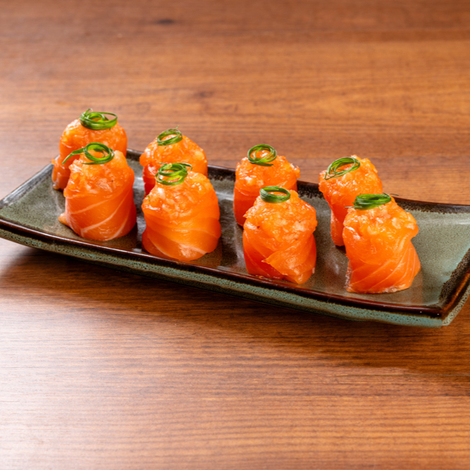 Jyo de salmão com batidinho de salmão por cima.