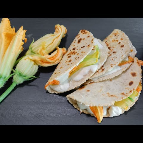 Huaraches de Flor de Calabaza