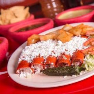Orden de 5 Enchiladas con Papas y Ensalada