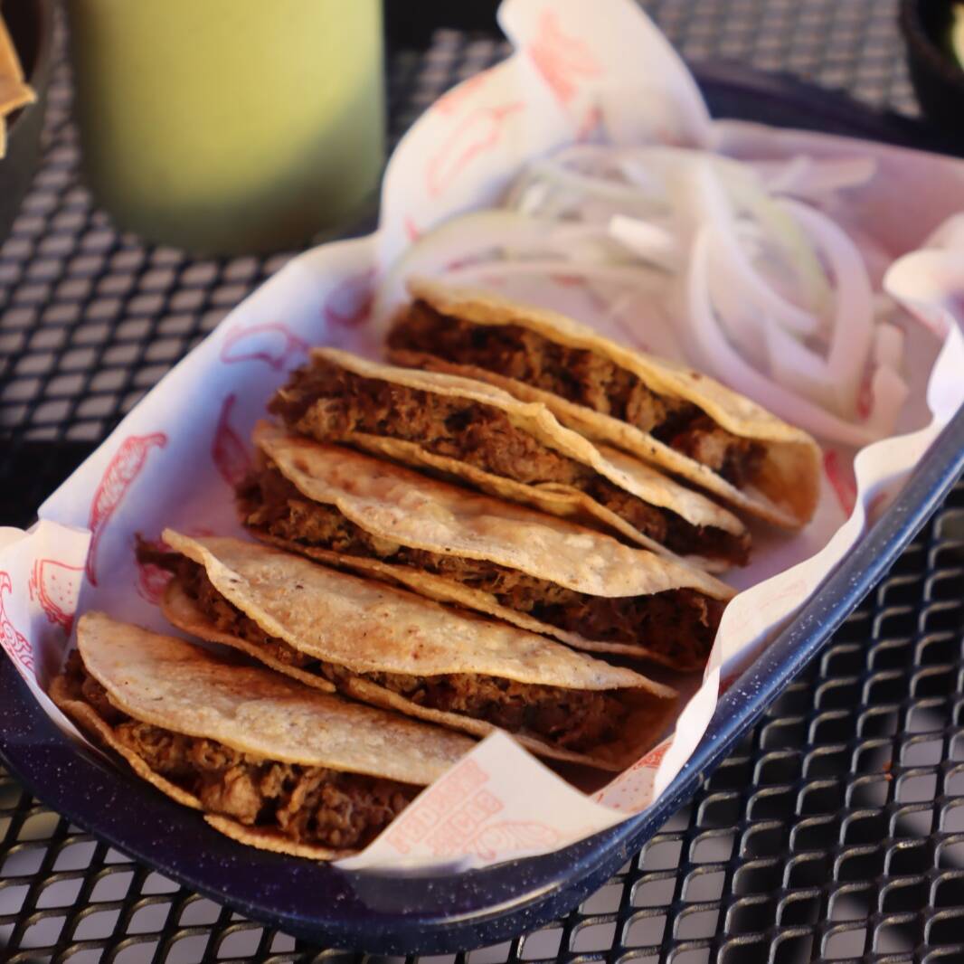 Orden de Tacos de Barbacoa Tortilla Dorada