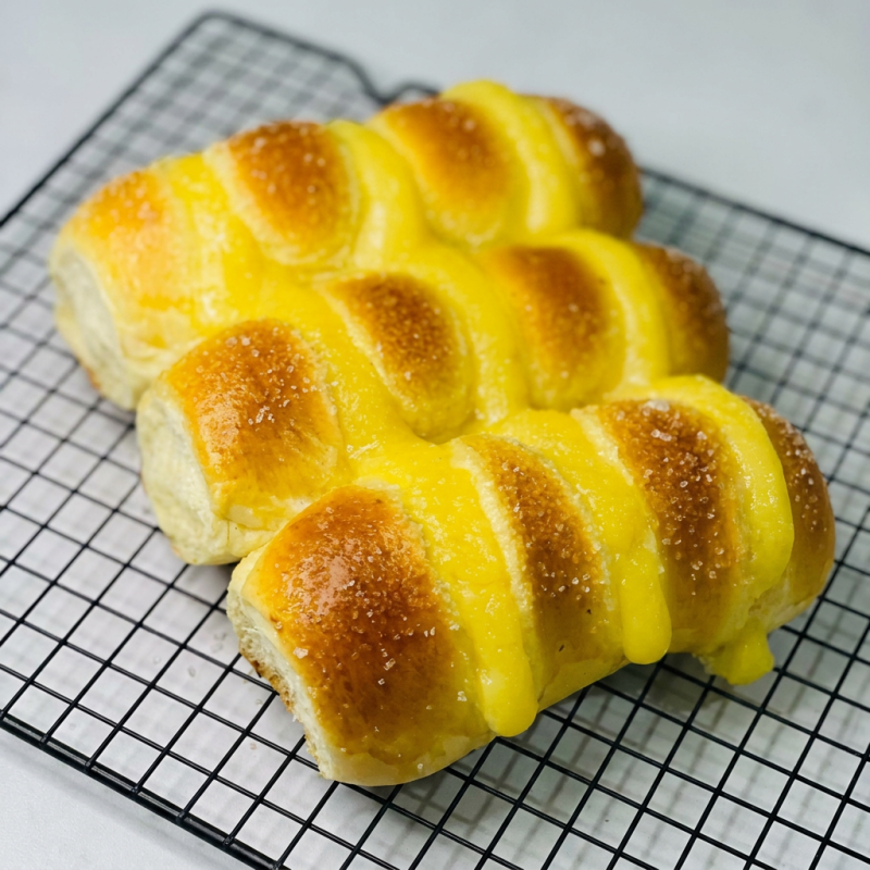 Combinação irresistível de massa fofinha e recheio cremoso de baunilha, esse pão doce é um carinho em forma de sabor.