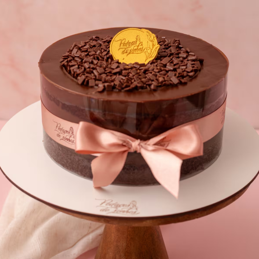 Massa de pão de ló de chocolate, recheio de Brigadeiro. Aprox. 1kg