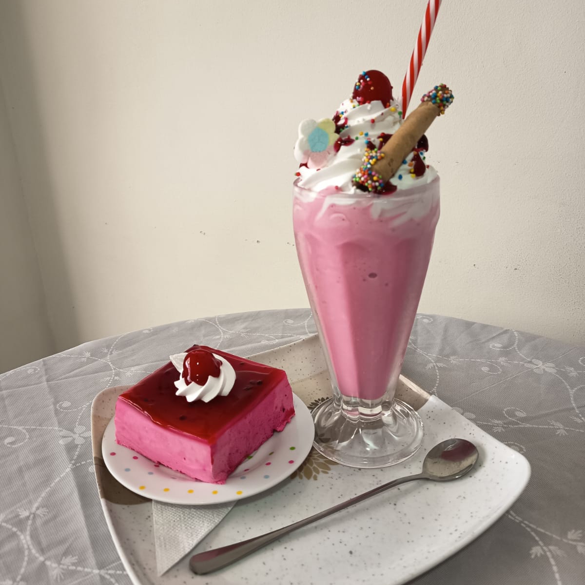 Berry Boom: 1 Postre de Frutos Rojos + Malteada