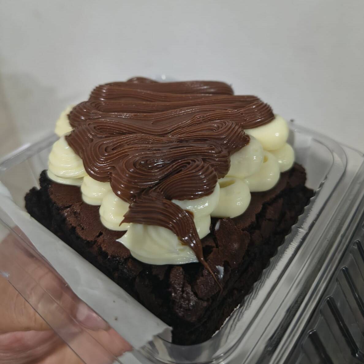 Brownie Clássico Delicatto, coberto com creme de ninho e nutella ( original)