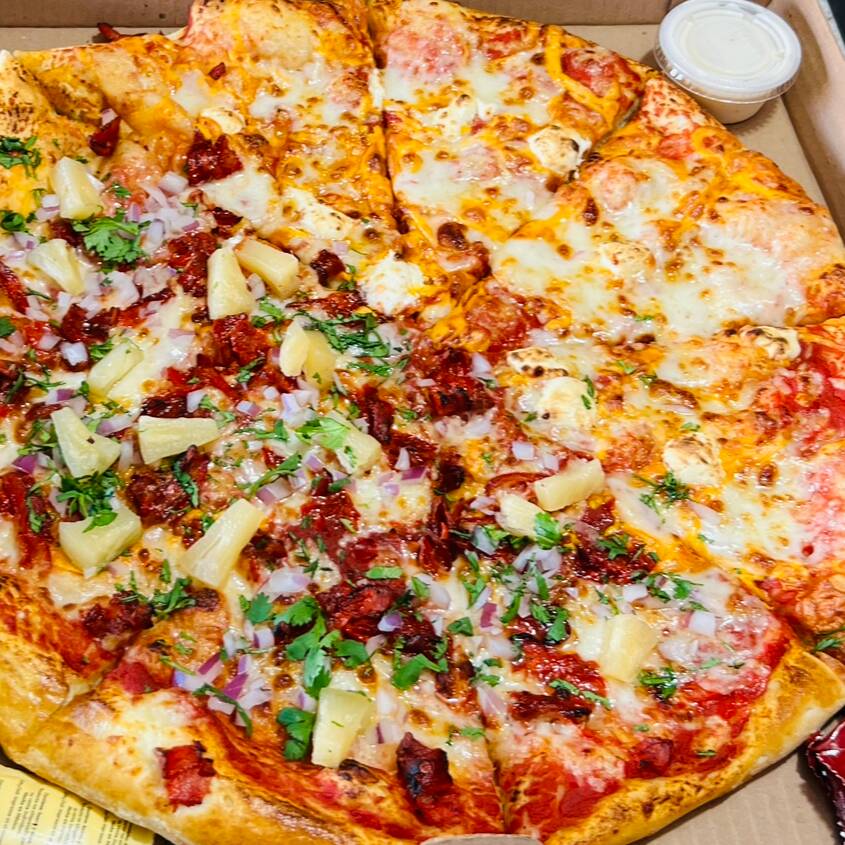 Pizza Mitad Pastor Mitad 4 Quesos Grande