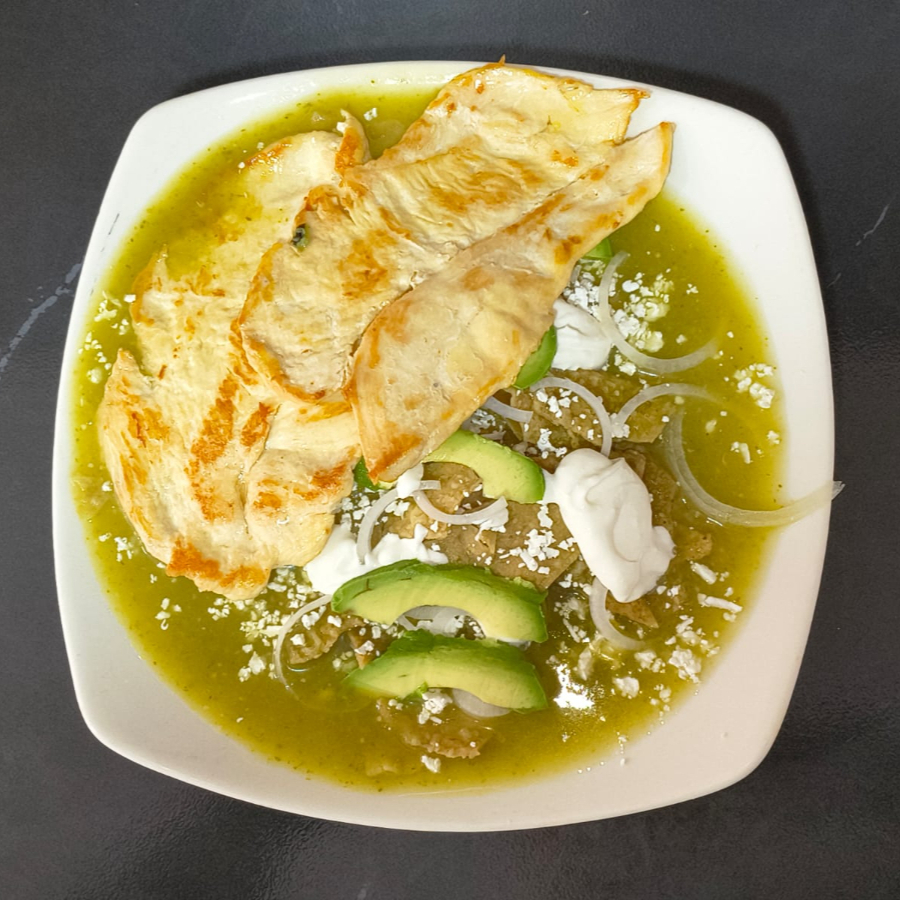 Chilaquiles con Pechugas Asada