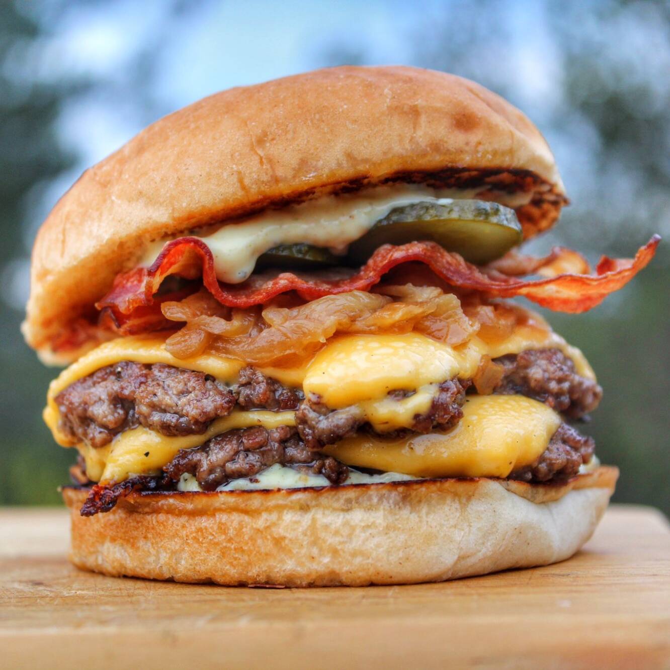 MEGA HAMBURGUESA ZIPOTUA + GASEOSA 250 ML