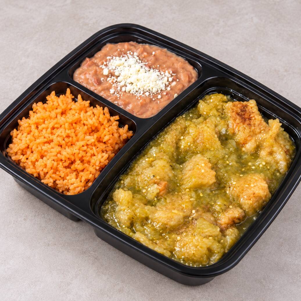 Platillo de Chicharrón en Salsa V Arroz y Frijoles