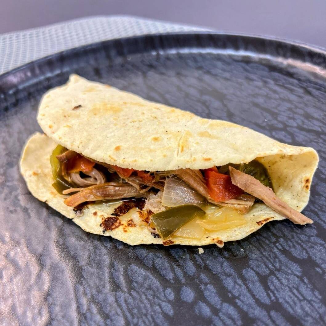 QUESADILLA DE DESHEBRADA