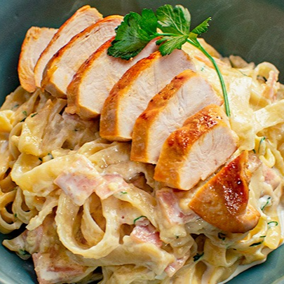 Pasta Alfredo con Pollo