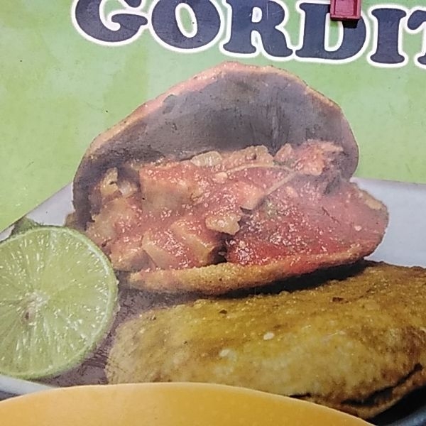 Gorditas rellenas de carnitas
