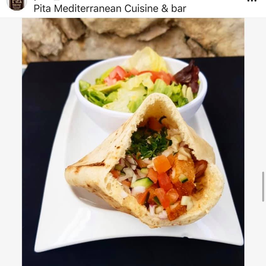 Pita Schnitzel con Ensalada de La Casa