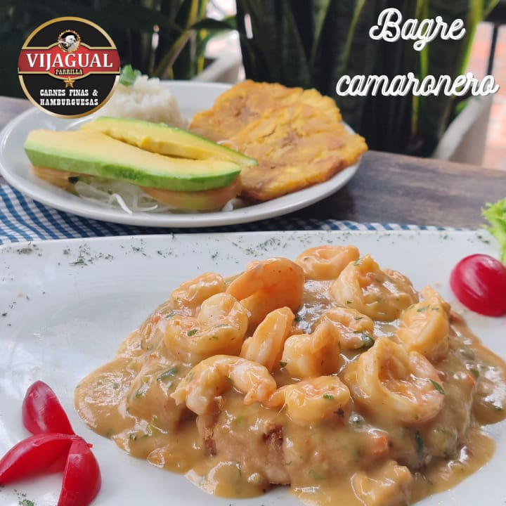 Bagre en Salsa de Camarón