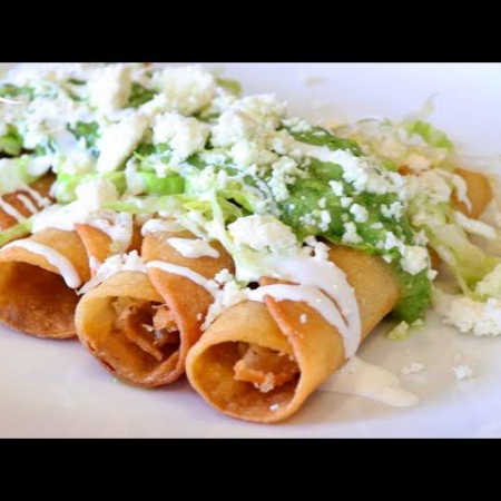 Tacos Dorados de Tinga de Pollo