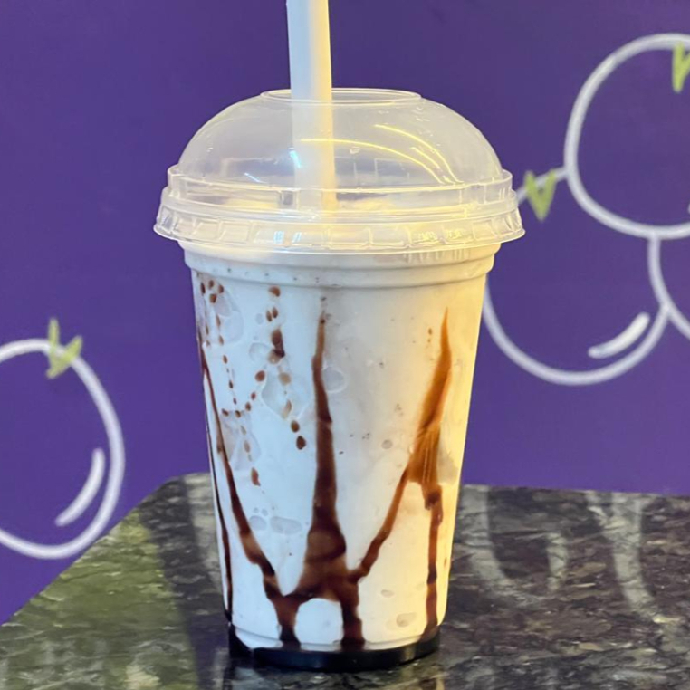 Milkshake Açaí Diário 🇺🇸 Feito no estilo americano: leite puro + creme americano original, garantindo sabor e cremosidade de verdade. Escolha seu sabor: Nutella, Oreo, Morango, Paçoca ou Ninho. Cremoso, autêntico e irresistível.