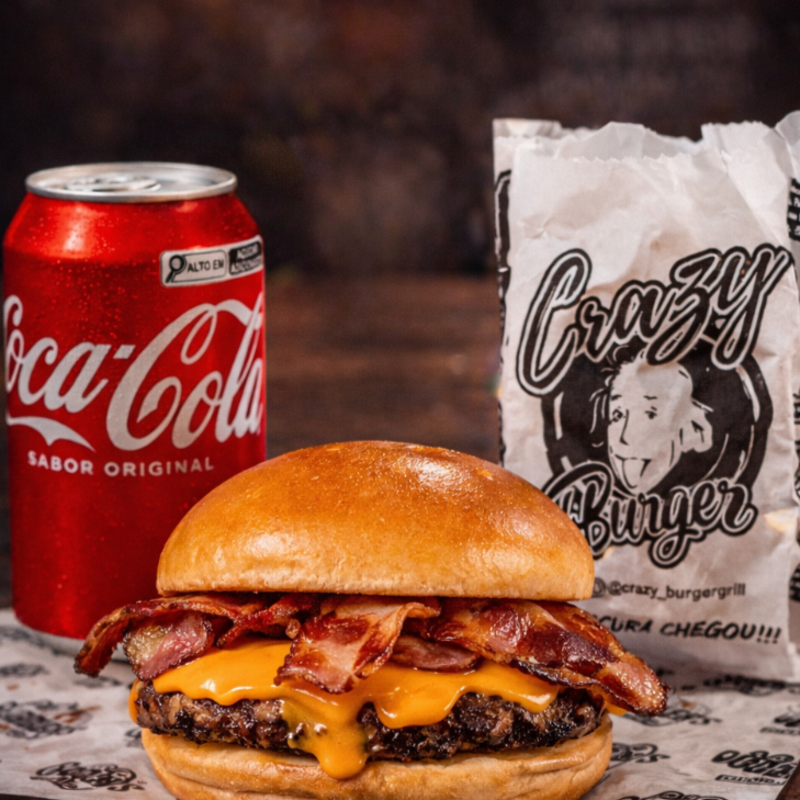 super promoção . Maluco Smash: pão brioche, um smash burgers de 70g, queijo cheddar derretido, bacon crocante e maionese caseira especial. Acompanha batata fritas grátis e uma lata de Coca-Cola.