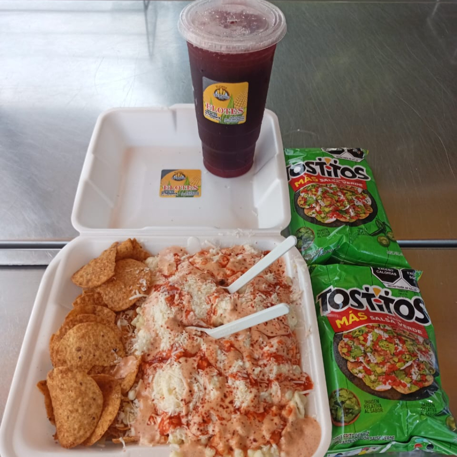 Charola Doble con Tostitos Verdes + Lt de Jamaica