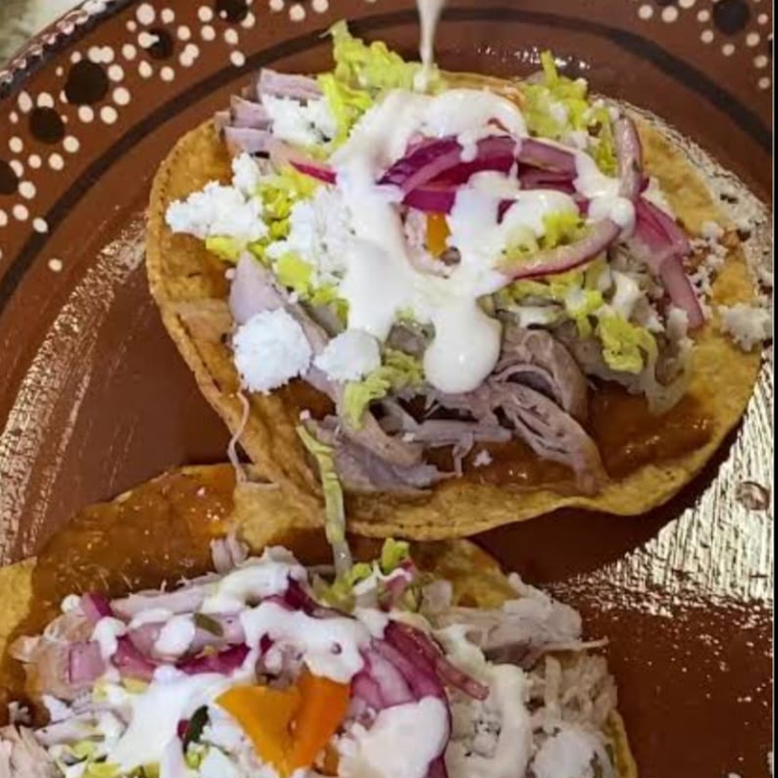 TOSTADA CON PIERNA DE PUERCO
