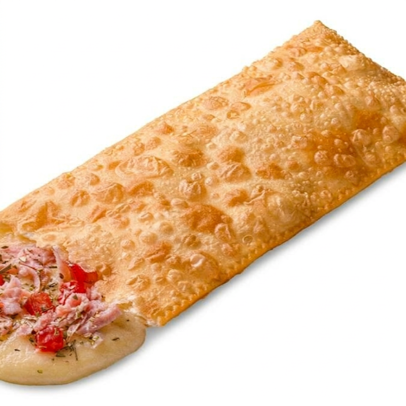 Queijo, presunto, orégano e tomate.