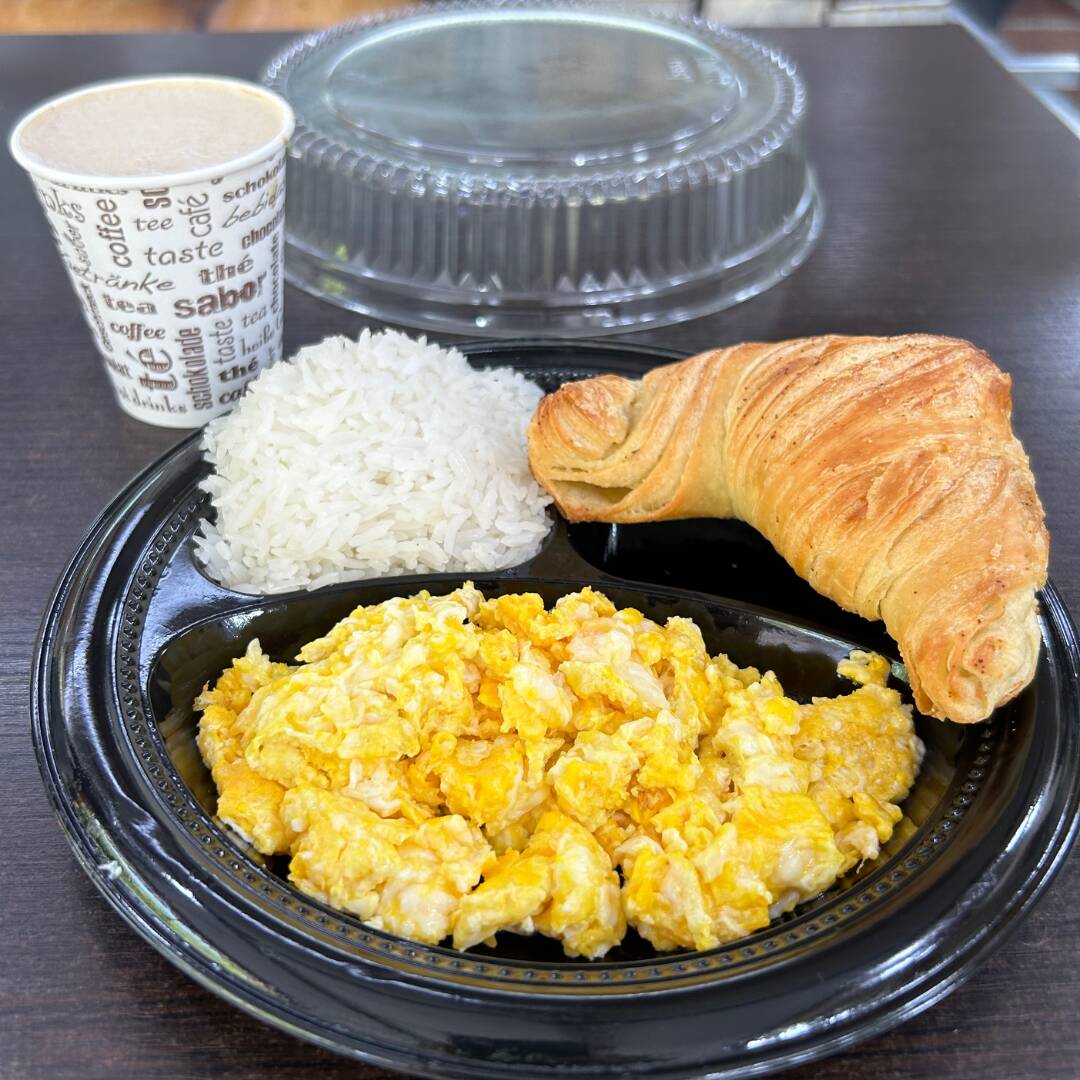 Desayuno Huevos Revueltos con Arroz