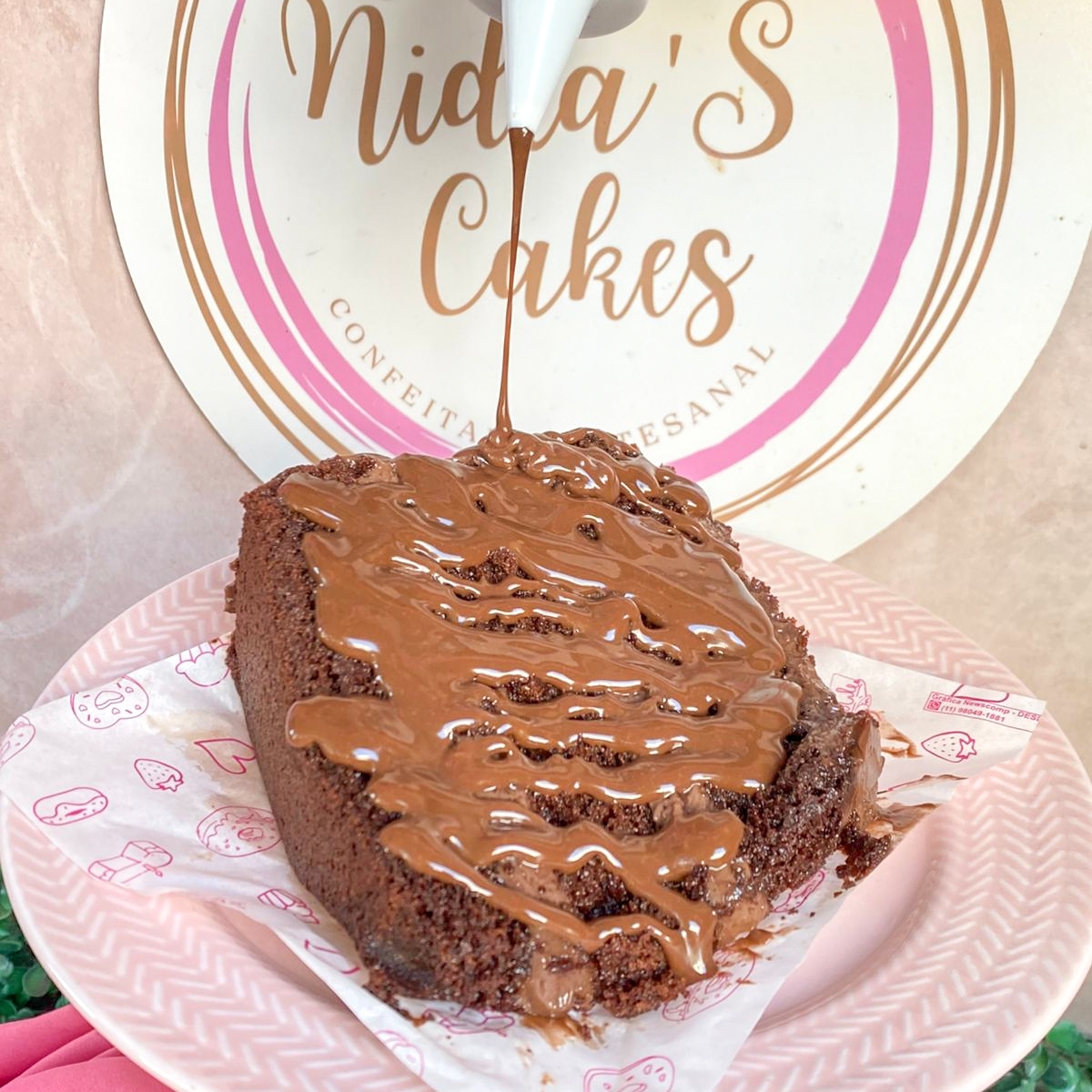 Ela chegou por aqui e está sendo sucesso, fatia generosa do bolo Matilda , com massa de chocolate molhadinha , recheio de brigadeiro e cobertura de chocolate quentinha. tags. Matilda , chocolate, chocolatuda , fatia de bolo ,