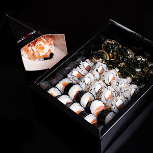Combinado Kyoto Himitsu Philadelphia + Temaki Salmão contém: -10 Uramaki Philadelphia Himitsu -10 Hossomaki Philadelphia Himitsu -08 Hot Philadelphia Himitsu -01 - Temaki Salmão C/ Cream Cheese ‼️Os pedidos acompanham: 01 hashi, shoyu e teriaky. Demais adicionais como wasabi e gengibre deverão ser adquiridos a parte. Obs: Não Fazemos Alterações