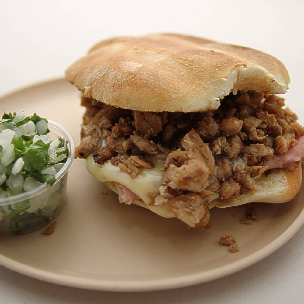 TORTA CON QUESO DE BISTEC