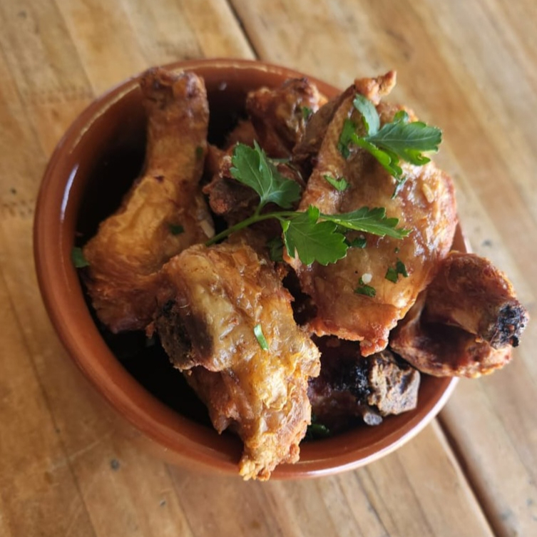 Delicioso e crocante Frango à Passarinho - Grande