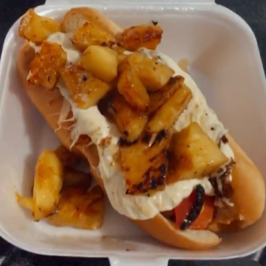 "PPP" Hotdog con Queso y Piña