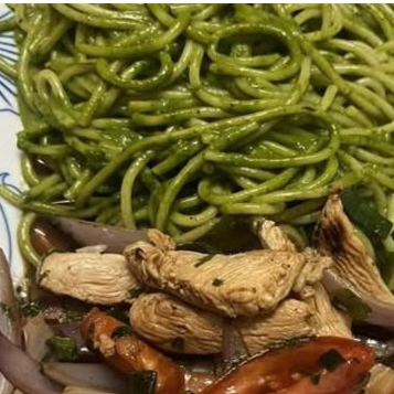 Tallarín verde c/pollo saltado