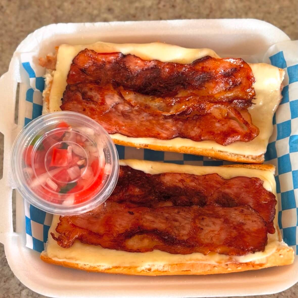 Molletes Tocino