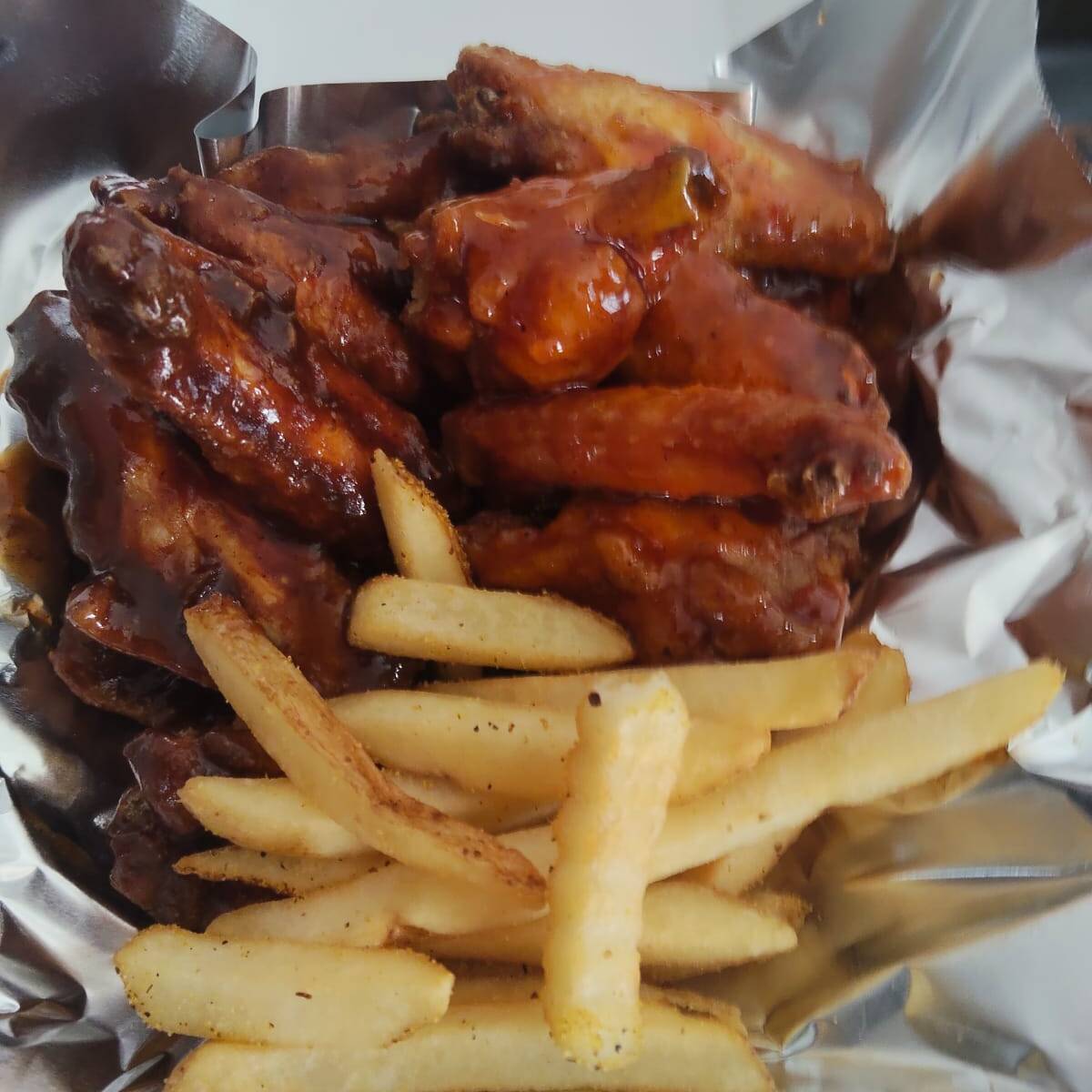 Alitas 30 pzas con Papas
