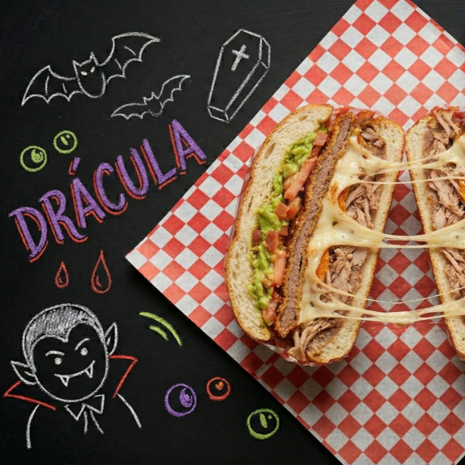 Drácula: Milanesa, Pierna y Queso Oaxaca.