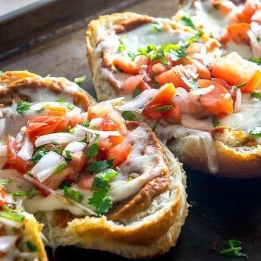 Molletes de Frijoles